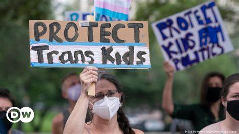 Texas interzice fetelor transgender sa participe  la sport feminin în școli