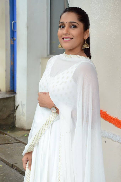 Rashmi Gautam Latest Photoshoot Pics - South Indian Actress Actress Trend