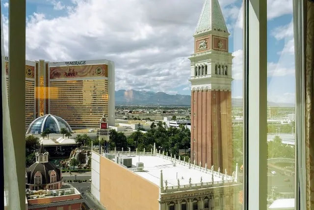 2 Days in Las Vegas - The View of the Strip from the Venetian