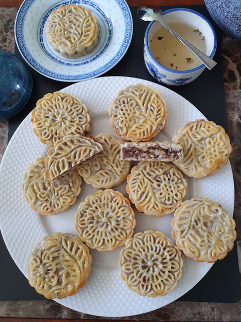 Petits Gâteaux de Lune aux graines; "Bánh trung Thu nướng"; Petits Gâteaux de Lune aux graines; "Bánh trung Thu nướng"