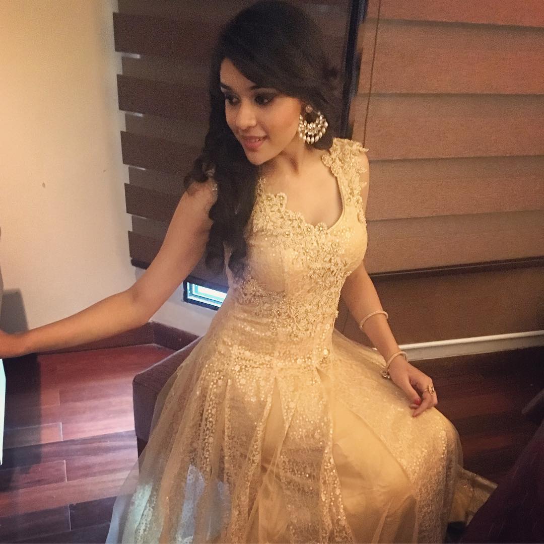 Eisha Singh hd Images|Pictures|Wallpapers - Actress World