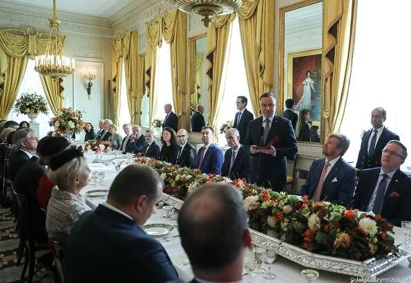 Queen Maxima and First Lady Agata Kornhauser-Duda attended the lunch at Royal Palace. She wore a red wool coat by Natan