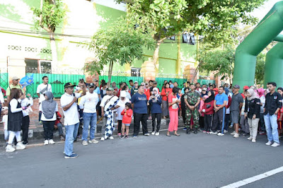 Berangkatkan Jalan Sehat, Asisten II Sekda Puji Kreativitas dalam Geliatkan Ekonomi Masyarakat