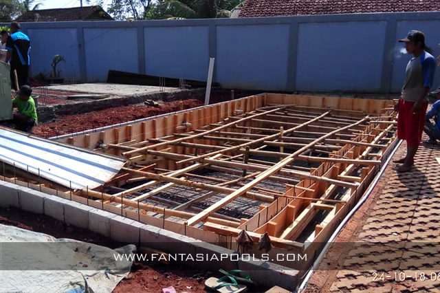 Kolam Renang di Cileungsi, Owner Ibu Risma