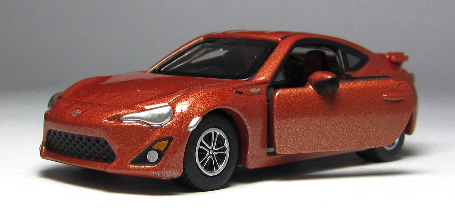 tomica toyota fortuner