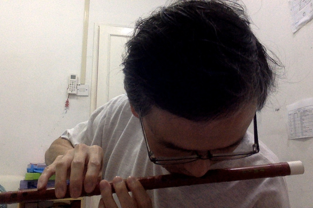 How to play the Dizi ( Chinese Bamboo Flute ) 6 How to hold the dizi