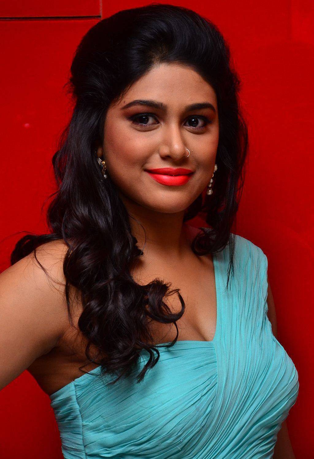 Manisha Yadav Hot Images At Trisha Illana Nayanthara Movie Trailer