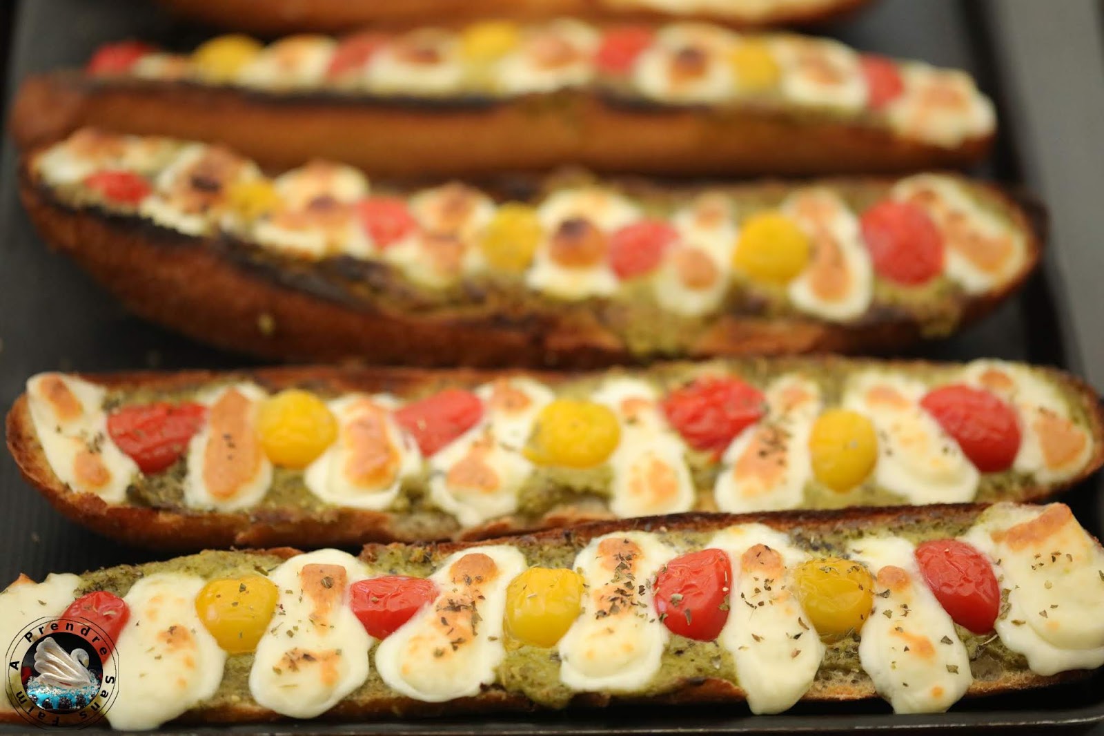 Baguettes apéritives tomates mozzarella | A Prendre Sans Faim