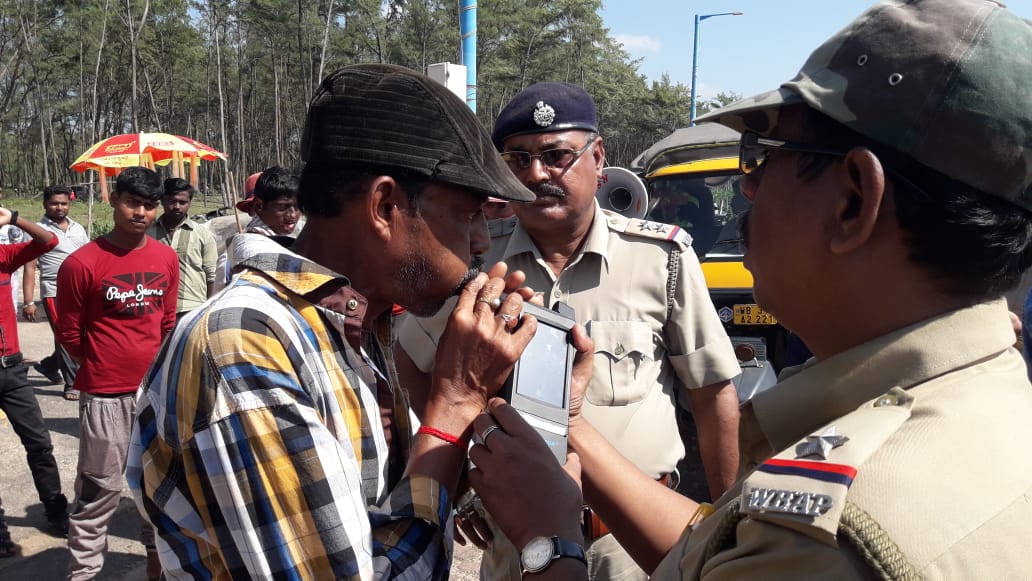 দিঘায় সমুদ্র স্নানের বিপর্যয় এড়াতে ব্রেদ এ্যানালাজার পুলিশের, মদ্যপদের বিরুদ্ধে কঠোর হচ্ছে পুলিশ 1 দিঘায় সমুদ্র স্নানের বিপর্যয় এড়াতে ব্রেদ এ্যানালাজার পুলিশের, মদ্যপদের বিরুদ্ধে কঠোর হচ্ছে পুলিশ