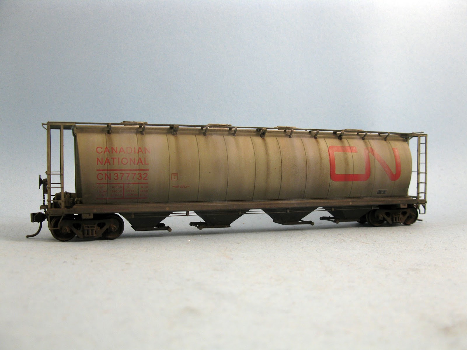 Hedley Junction Weathering Intermountain CN Cylindrical Hoppers