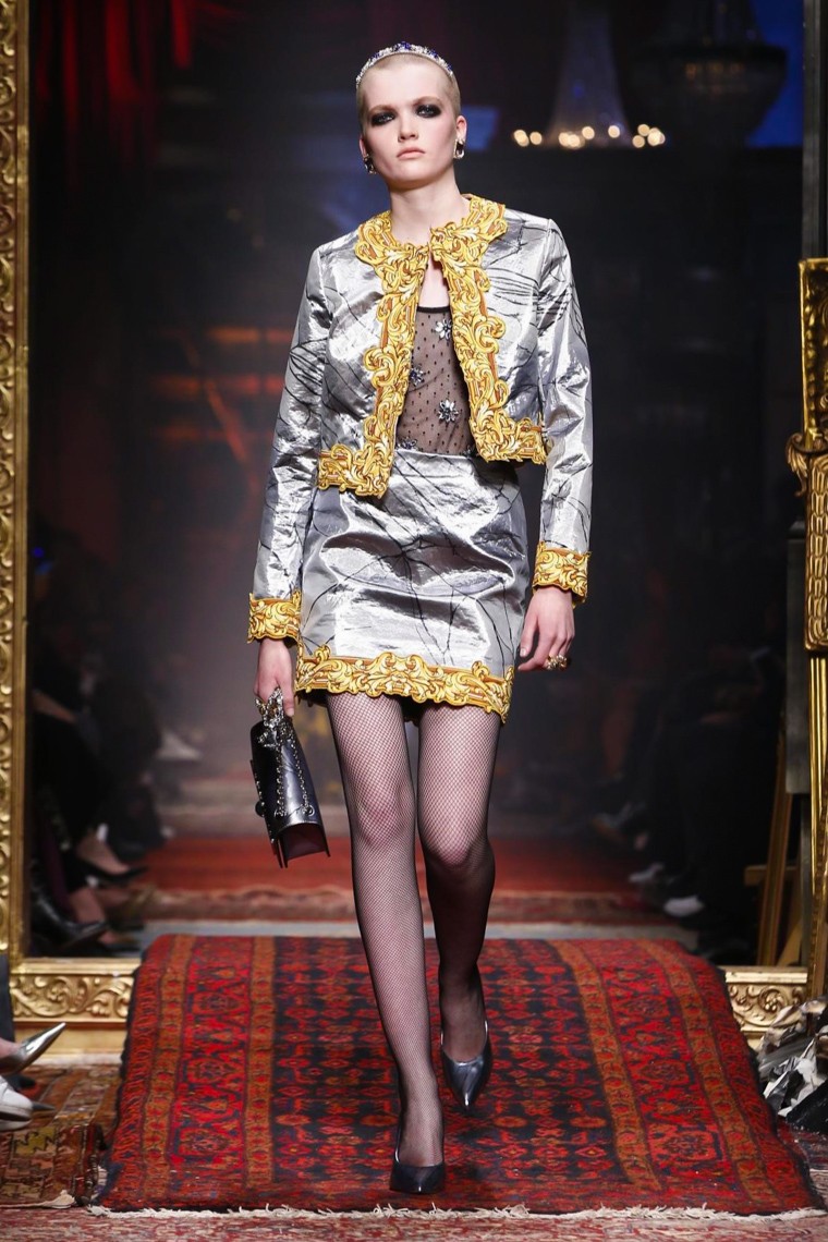 Moschino Fall/Winter 2016-2017 RTW MFW moschino-fall-winter-2016-2017-collection-milan-fashion-week, moschino-fall-winter-2016-2017, moschino-fall-winter-2016, moschino-fall-winter-2017, moschino-fall-2016-2017, moschino-fall-2016, moschino-fall-2017, moschino-teddy-bear, ours-moschino, coque-moschino, du-dessin-aux-podiums, dudessinauxpodiums