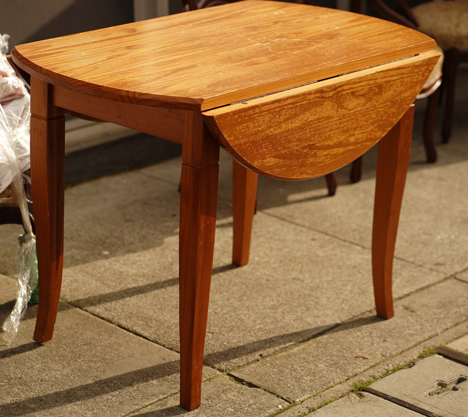 UHURU FURNITURE & COLLECTIBLES **SOLD** 96463 Pier 1 DropLeaf Dining Table 42" Diameter 65