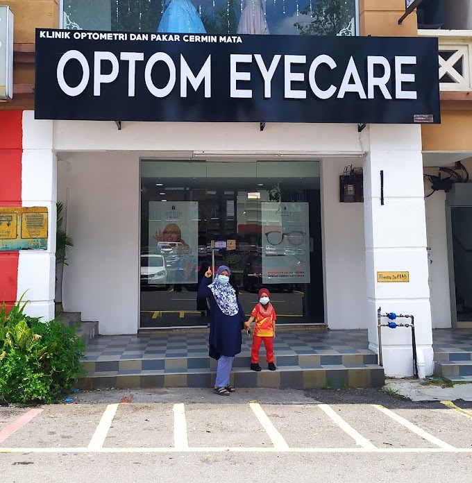 Pemeriksaan saraf mata di Optom Eyecare Bangi