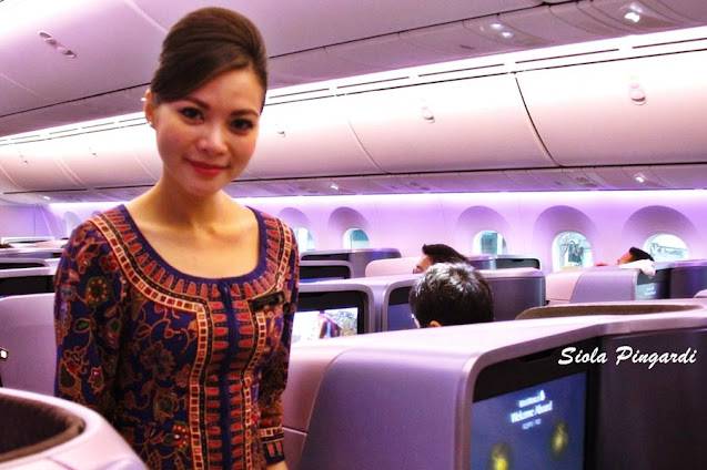 Fakta dibalik Baju Seragam Pramugari Singapore Airlines