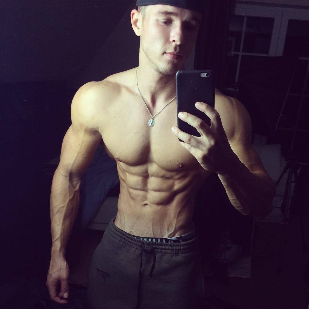 sexy-young-american-jocks-joe-dahler-shirtless-cocky-bro-selfie-ripped-abs