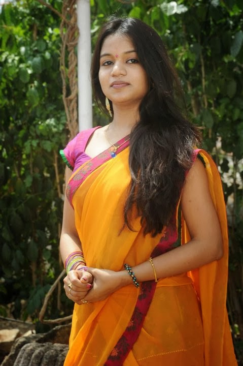 31 Indian Housewife S And Girls In Saree Pictures Gallery