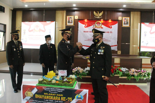 Kodim Sragen Berikan Kejutan Ulang Tahun Untuk Polres Sragen Kodim Sragen Berikan Kejutan Ulang Tahun Untuk Polres Sragen