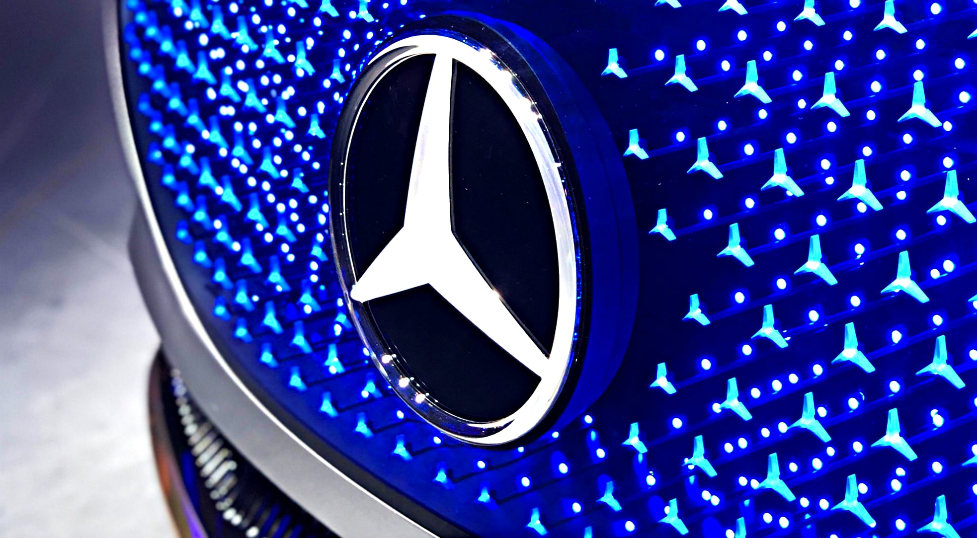 The Mercedes-Benz Logo Is A Simple And Modern Design That Radiates