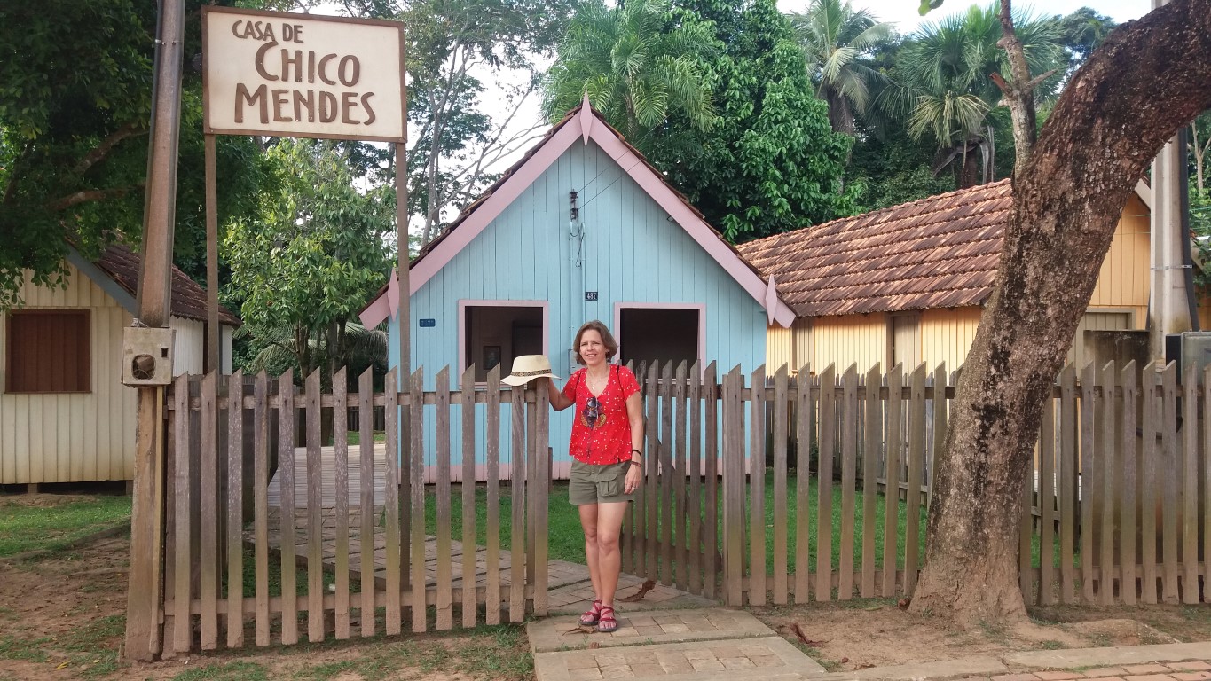 A vida pela floresta: Chico Mendes sob o olhar de um seringueiro Sem Terra