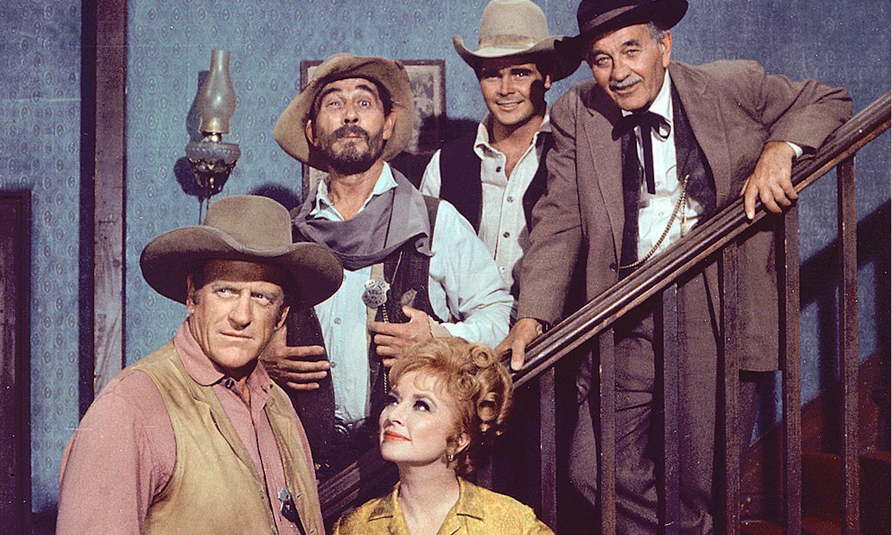 Gunsmoke фильм 1953. Gunsmoke 1955. дымок из ствола сериал. роберт хоган актер фото. дымок из ствола 1955 1975.