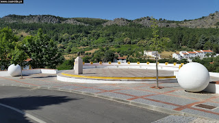 MONUMENT / Estátua Professor António José Pereira Flores (Mestre Barata Feyo), Bairro da Eira, Castelo de Vide, Portugal