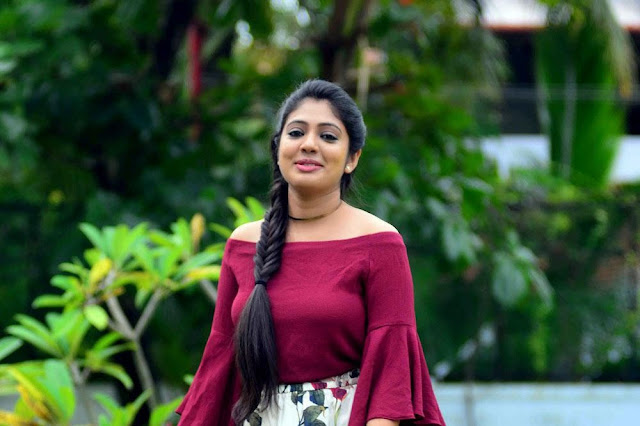 Kettiyolaanu Ente Malakha Actress Veena Nandakumar