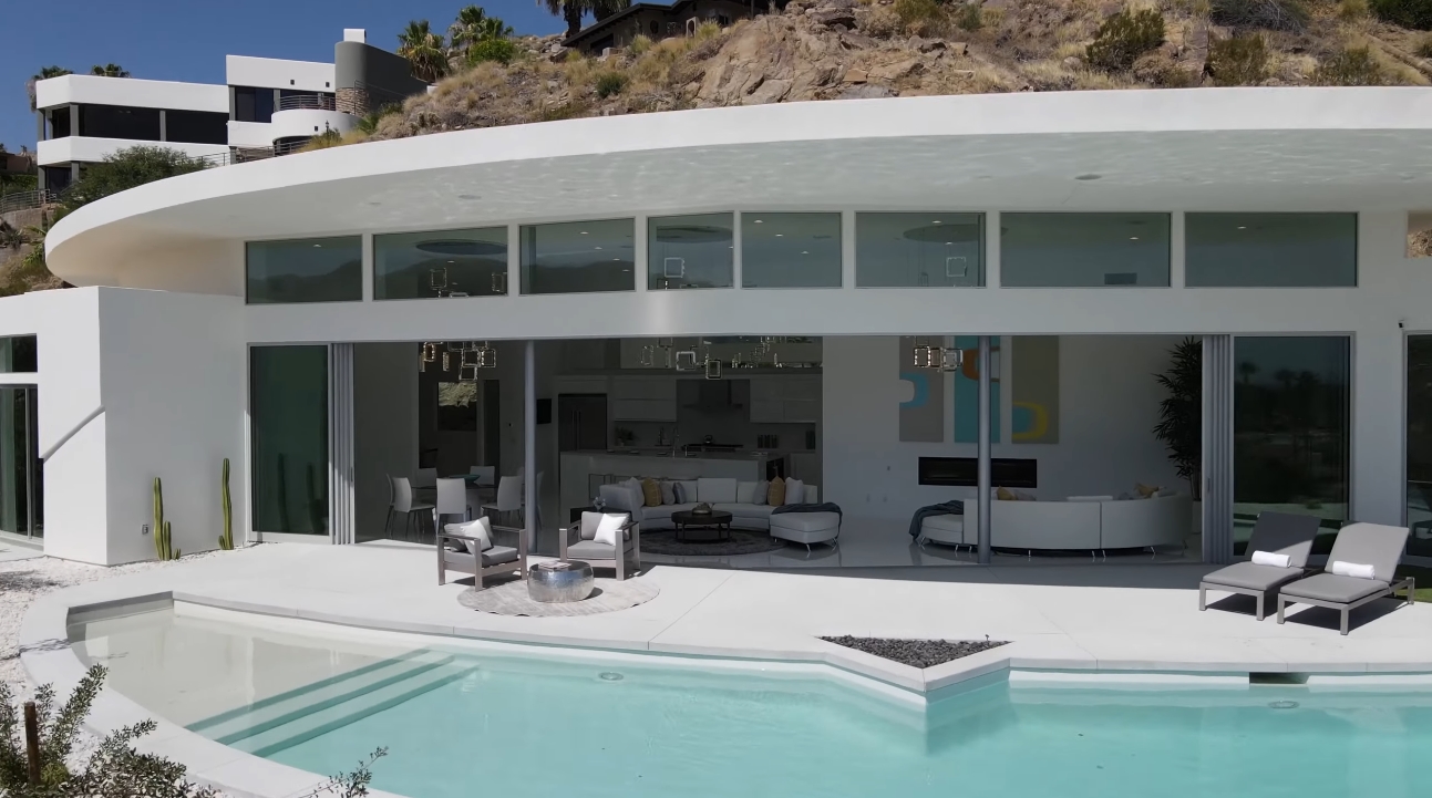32 Photos vs. Palm Springs, CA Luxury Home Interior Design Tour By Brian Foster
