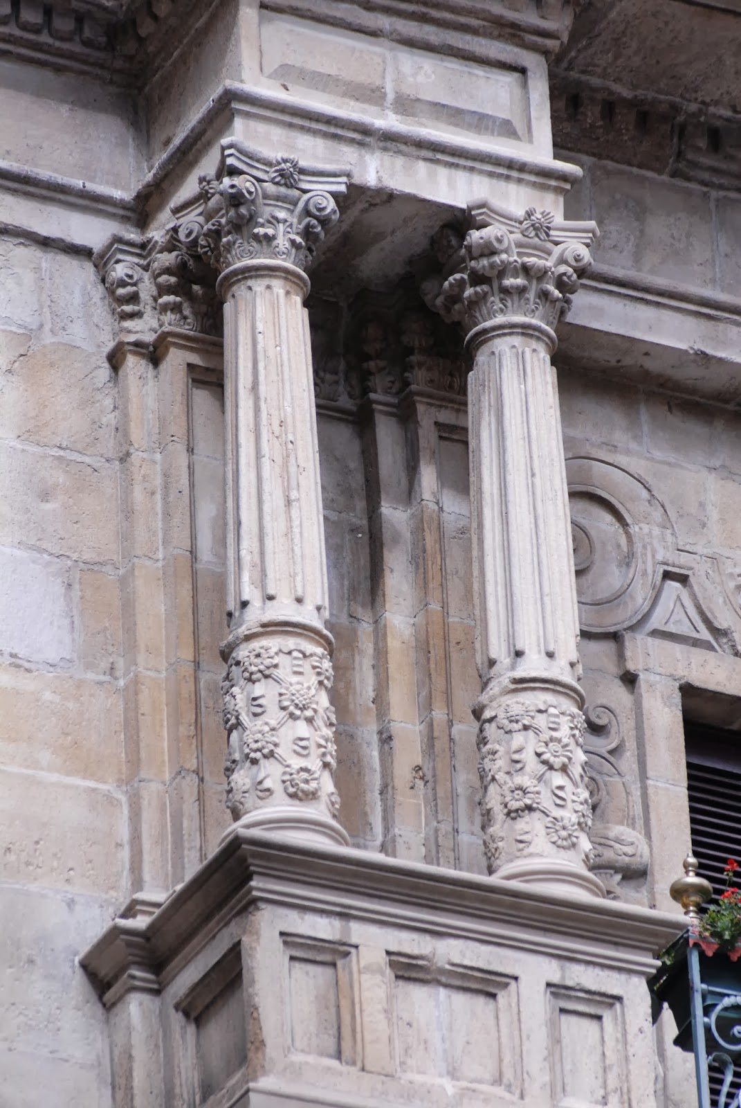 Jcannada Geocacher: Ayuntamientode Pamplona, Belenas, y Palacio de Navarra
