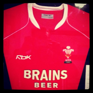 Welsh Sports Memorabilia Website - Sign Welsh Rugby Shirt - Grand Slam Winning Team