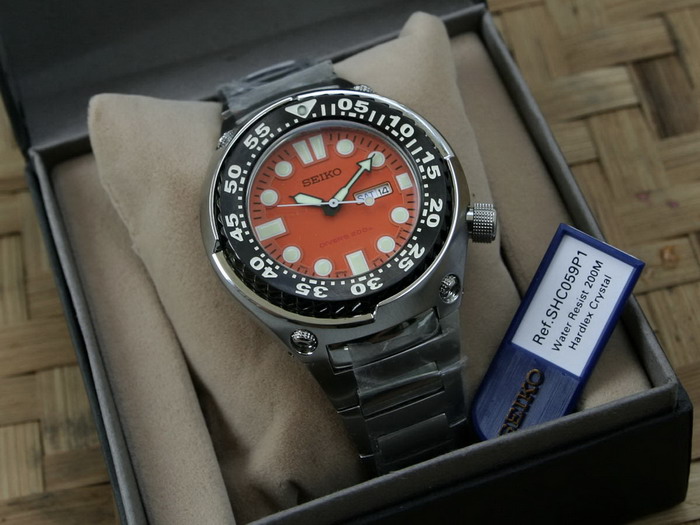 SOLD) Seiko Diver SHC059  Orange Sawtooth LNIB full set...Reduced $335  | The Watch Site