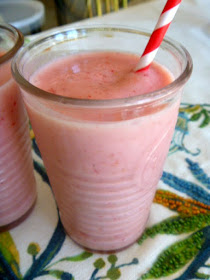 A fast and fresh Strawberry Cinnamon Smoothies that healthy and delicious!!! Make one today! - Slice of Southern