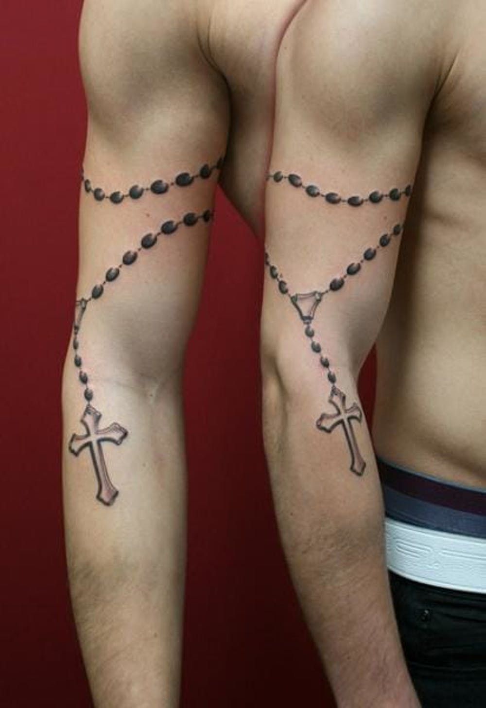 Top 99+ tatuajes de rosarios en el brazo Abzlocal.mx