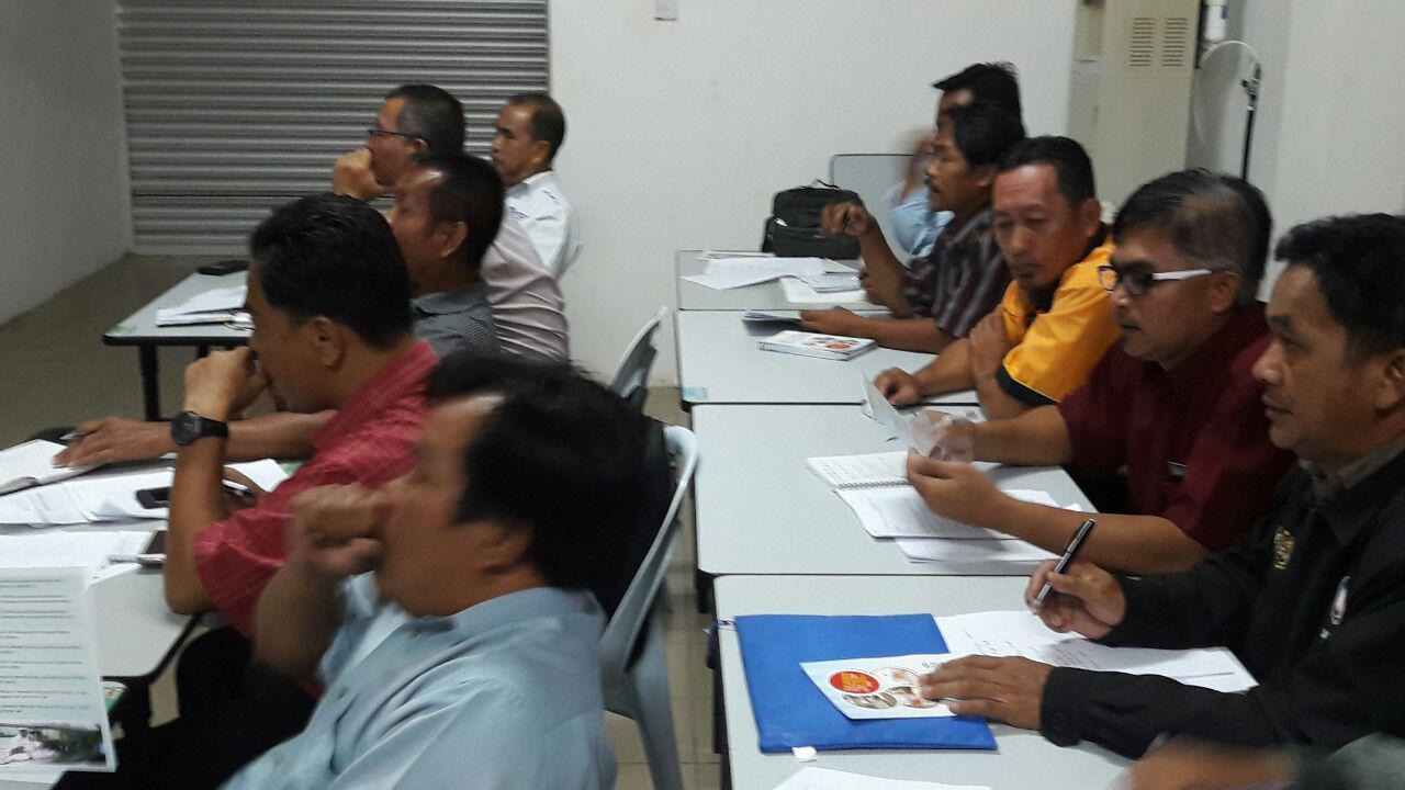 Ppdbetong Blo My Bengkel Pemeriksaan Kendiri Dapur Dan Tempat Dewan Serbaguna Kolej Komuniti Betong Peserta Penyelia Asrama Daerah Pengelola Pejabat Kesihatan Bahagian