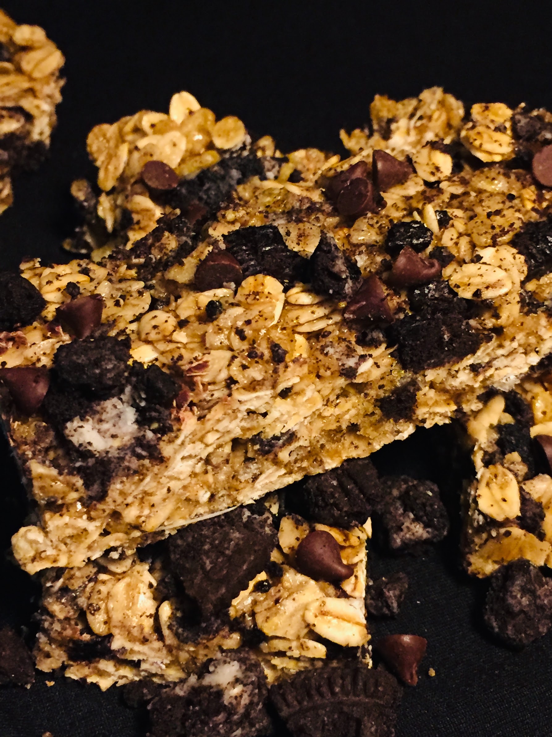 Cookies and Cream Granola Bars