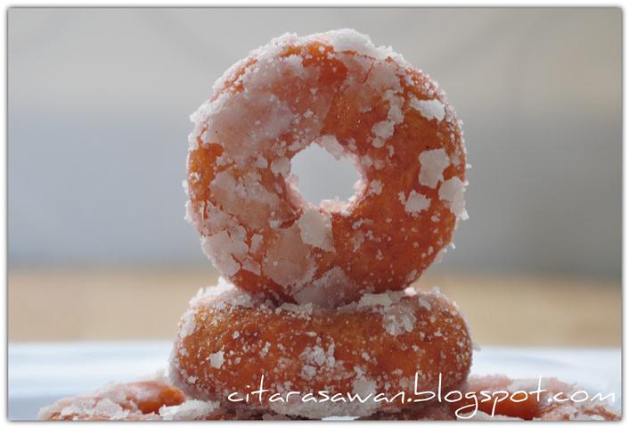Kuih Keria / Malaysian Sweet Potato Donut ~ Resepi Terbaik