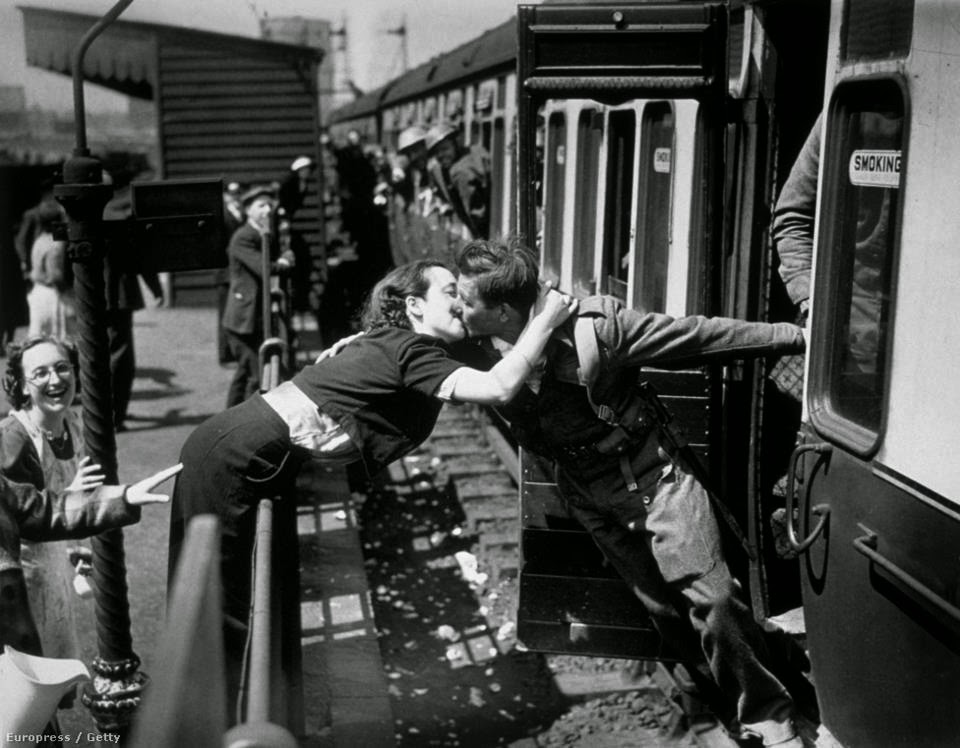 Touching Vintage Photos Of Soldiers Kissing Their Loved