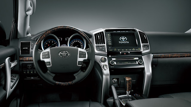 nội thất Toyota Land Cruiser