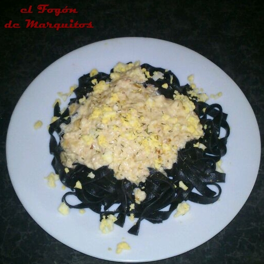 El Fogón de Marquitos PASTA NEGRA CON LANGOSTINOS Y HUEVO DURO