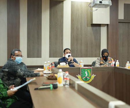 Rapat bersama Unsur Forkopimda, Gugus Tugas Covid -19 Kota Sukabumi Terkait Penerapan PPKM Darurat
