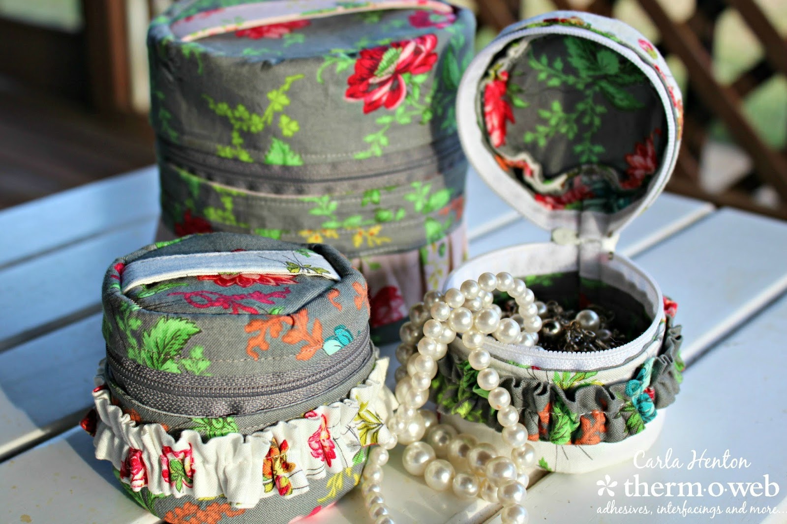 Creatin' in the Sticks: Little Zipper Round Box - Tutorial