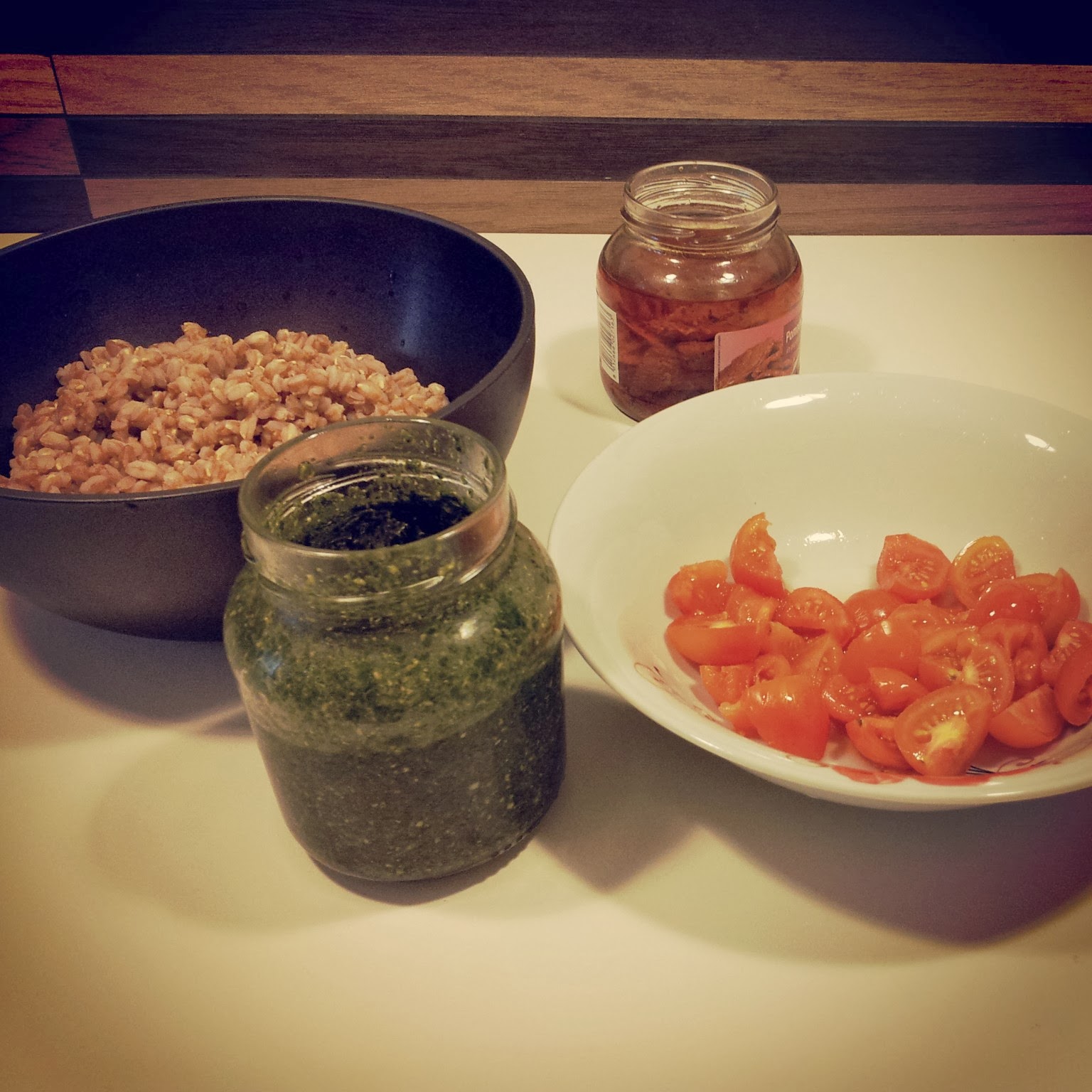 Insalata di farro con pesto e pomodorini Le ricette di Anna e Flavia
