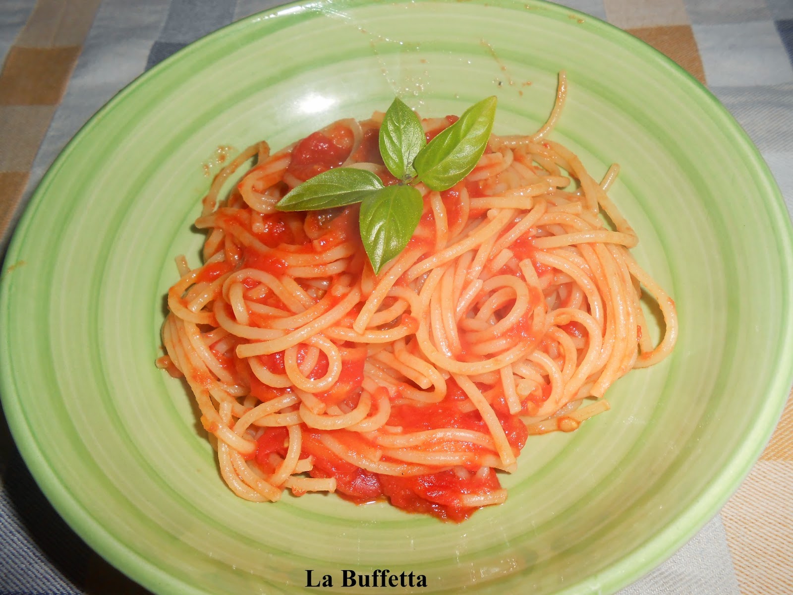 spaghetti con il pomodoro fresco