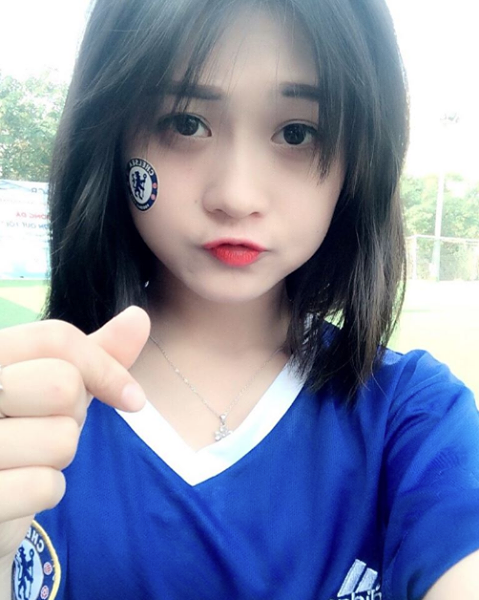 Ảnh hot girl fan nữ Chelsea xinh đẹp nhìn là muốn...