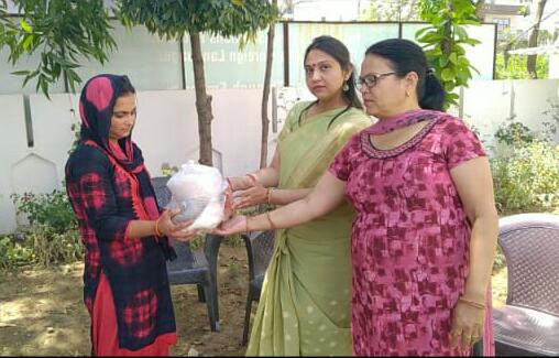 केडीएफ ने 20 परिवारों को किया 15 दिन का राशन भेंट 6 WhatsApp%2BImage%2B2020 04 08%2Bat%2B3.36.10%2BPM