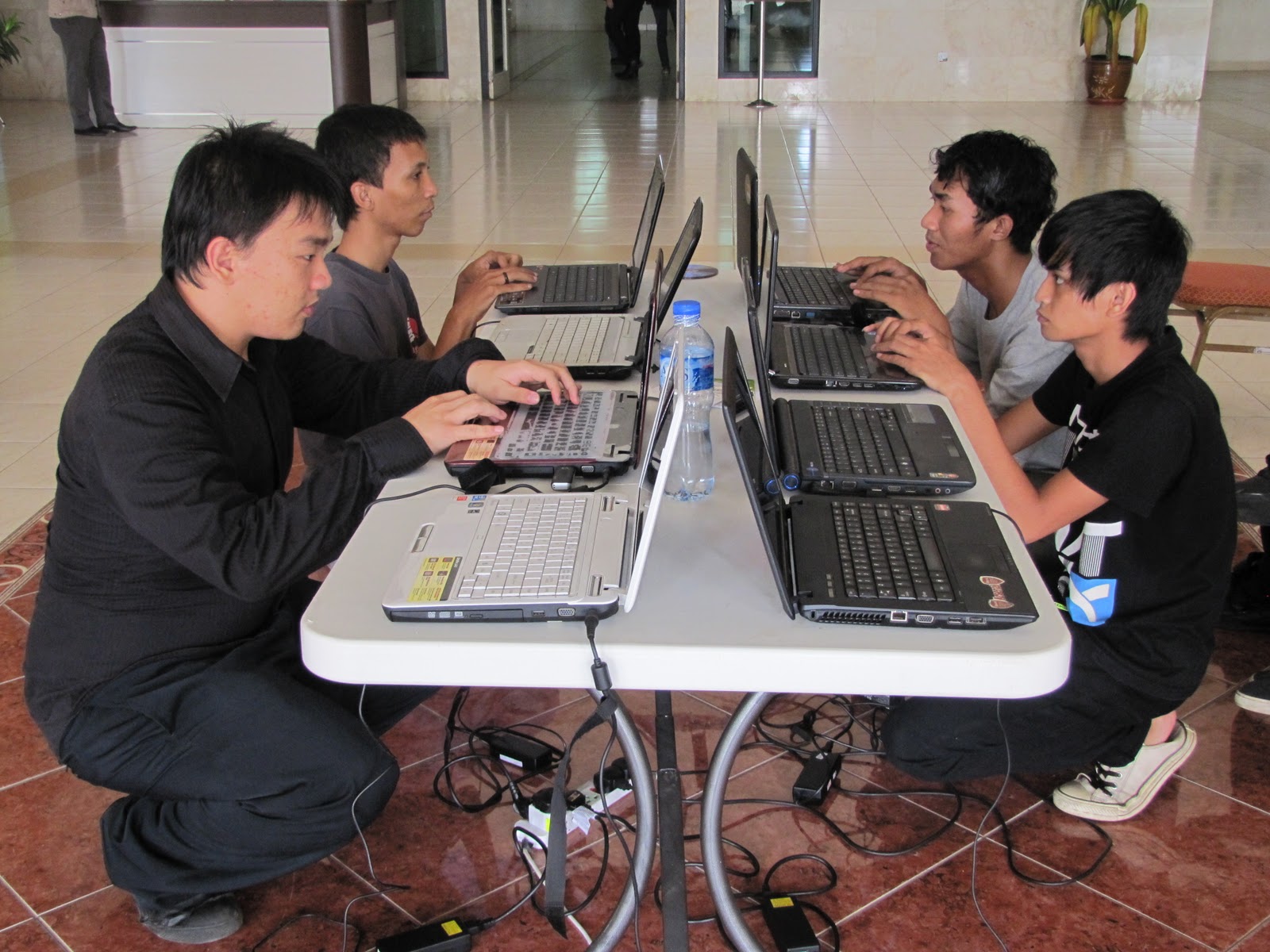 Demo Linux @ Politeknik Negeri Batam - Batam Linux User Group