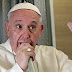 RELIGIÃO / "Estou preocupado, ouvimos discursos que lembram os de Hitler", diz Papa Francisco