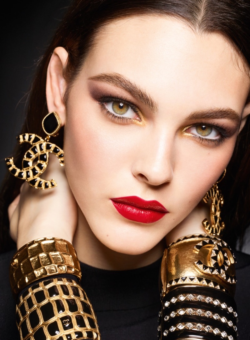 Chanel Makeup Holiday 2019 Campaign starring Vittoria Ceretti