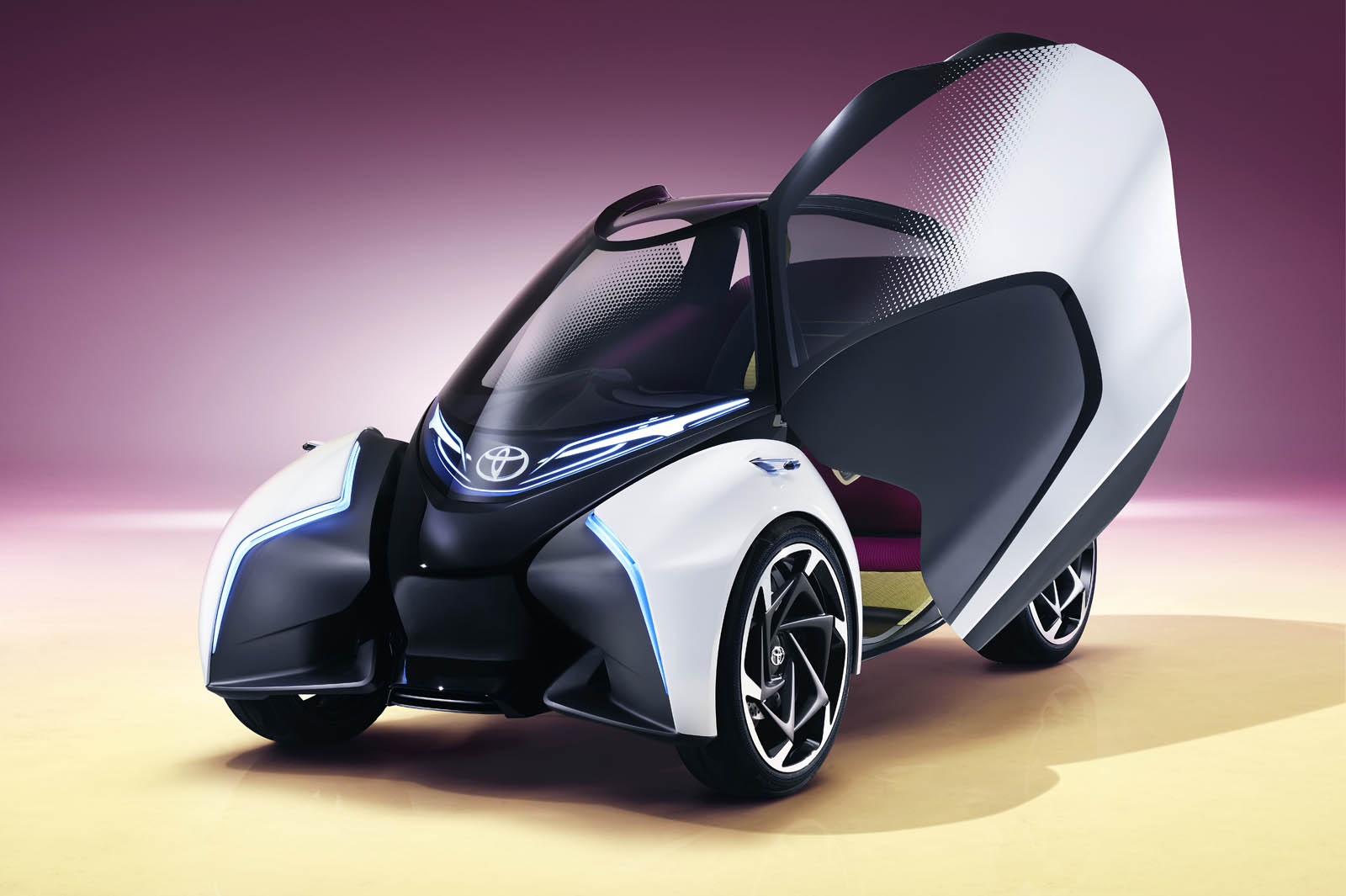 2017_Toyota_Concept_i-Tril_Static_04+cop