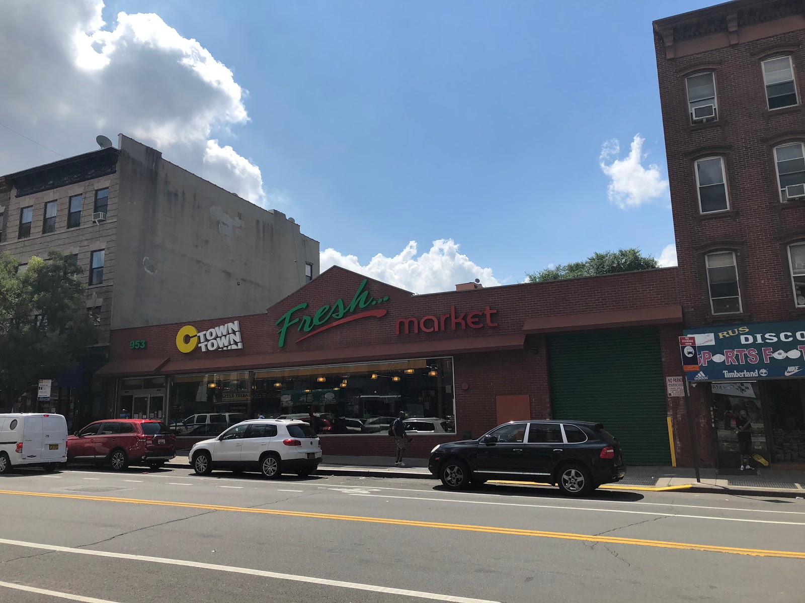 TOUR CTown Supermarkets Greenpoint, Brooklyn, NY
