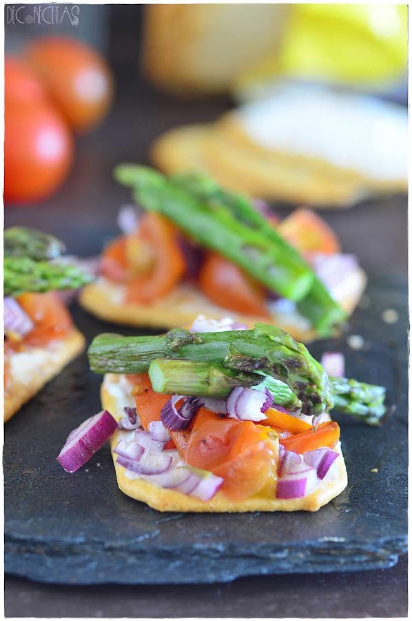 TOSTA VEGETAL DE TRIGUEROS, TOMATE Y QUESO